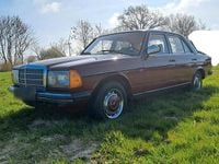 Gebraucht Mercedes 200 100 PS (73 kW) 1981 Rot Limousine