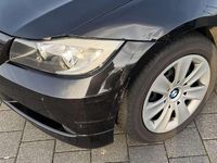 Gebraucht BMW 320 150 PS (110 kW) 2007 Schwarz Limousine