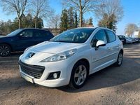 Gebraucht Peugeot 207 Forever 92 PS (67 kW) 2012 Weiß Limousine