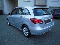 Gebraucht Mercedes B180 122 PS (89 kW) 2017 Polarsilber  metalliclack Van / Kleinbus