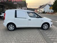 Gebraucht Skoda Roomster 69 PS (50 kW) 2013 Weiß Van / Kleinbus