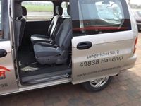 Gebraucht Kia Carnival 125 PS (91 kW) 2001 Silber metallic Van / Kleinbus