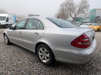 Gebraucht Mercedes E220 150 PS (110 kW) 2003 Silber Limousine