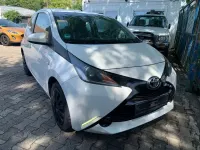 Gebraucht Toyota Aygo X-play 69 PS (50 kW) 2016 Weiß Kleinwagen