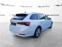 Gebraucht Skoda Octavia Ambition 116 PS (85 kW) 2022 Moonweiss metallic Kombi