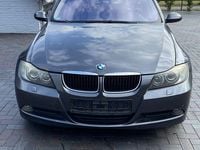 Gebraucht BMW 320 163 PS (119 kW) 2007 Grau Kombi