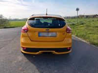 Usata Ford Focus ST 250 CV (183 kW) 2018 Giallo Berlina