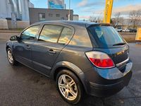 Gebraucht Opel Astra Edition 105 PS (77 kW) 2007 Grau Limousine