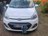 Gebraucht Hyundai i10 67 PS (49 kW) 2015 Weiß Kleinwagen