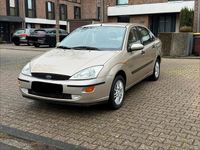 Gebraucht Ford Focus 115 PS (84 kW) 1999 Gold Limousine