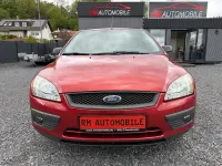 Usado Ford Focus Trend 101 CV (74 kW) 2006 Rojo Berlina