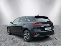 Neu Kia Ceed Platinum 140 PS (102 kW) 2025 Schwarz Kleinwagen