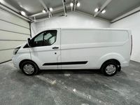 Gebraucht Ford 300 131 PS (96 kW) 2022 Frostweiss/frozenwhite (pn3gz0) Van