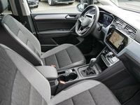 Gebraucht VW Touran 150 PS (110 kW) 2025 Weiß Van / Kleinbus