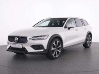 Gebraucht Volvo V60 CC Ultimate 197 PS (144 kW) 2024 Weiß crystal white pearl / met Kombi