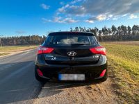 Gebraucht Hyundai i30 Style 99 PS (72 kW) 2012 Schwarz Limousine