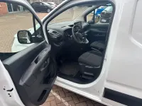 Gebraucht Opel Combo Edition 131 PS (96 kW) 2021 Weiß Van / Kleinbus