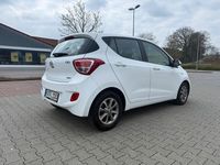 Gebraucht Hyundai i10 Edition 87 PS (63 kW) 2015 Weiß Kleinwagen