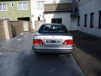 Gebraucht Mercedes E230 Elegance 150 PS (110 kW) 1996 Silber metallic Limousine