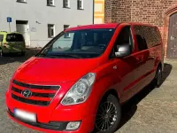 Gebraucht Hyundai H-1 170 PS (125 kW) 2017 Rot Van / Kleinbus