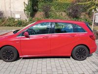 Gebraucht Mercedes B180 122 PS (89 kW) 2012 Rot Van / Kleinbus