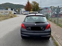 Gebraucht Peugeot 207 90 PS (66 kW) 2009 Schwarz Kleinwagen