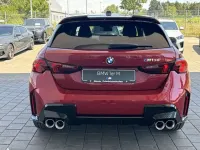 Neu BMW 135 300 PS (220 kW) 2026 Fire red metallic Kleinwagen