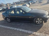 Gebraucht BMW 318 143 PS (105 kW) 2011 Schwarz Limousine