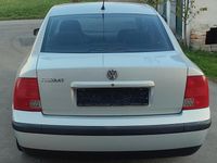 Second-hand VW Passat 125 CP (91 kW) 2000 Argintiu Berlinǎ