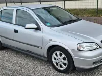 Usado Opel Astra Comfort 101 HP (74 kW) 2001 Prateado Sedan