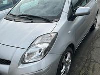 Gebraucht Toyota Yaris 99 PS (72 kW) 2011 Grau Kleinwagen