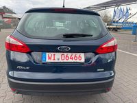 Gebraucht Ford Focus 102 PS (75 kW) 2013 Blau Kombi
