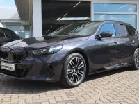 Gebraucht BMW 520 M Sport 197 PS (144 kW) 2025 Sophistograu brillanteffekt Kombi