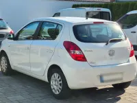 Gebraucht Hyundai i20 Edition 77 PS (56 kW) 2012 Weiß Kleinwagen