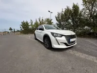 Gebraucht Peugeot e-208 Allure 100 kW (136 PS) 2022 Weiß Kleinwagen
