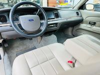 Gebraucht Ford Crown 220 PS (161 kW) 2011 Weiß Limousine