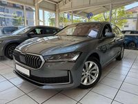 Neu Skoda Superb Selection 150 PS (110 kW) 2025 Graphitegrau metallic Kombi