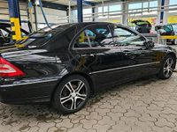 Gebraucht Mercedes C200 122 PS (89 kW) 2004 Schwarz Limousine