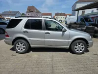 Gebraucht Mercedes ML270 163 PS (119 kW) 2002 Silber SUV