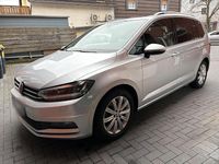 Gebraucht VW Touran Highline 150 PS (110 kW) 2019 Silber Van / Kleinbus