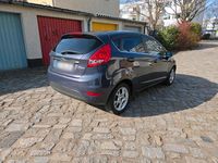 Gebraucht Ford Fiesta 95 PS (69 kW) 2012 Grau Kleinwagen