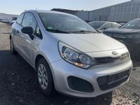 Second-hand Kia Rio 86 CP (63 kW) 2012 Argintiu Berlinǎ