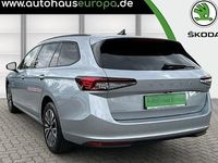 Neu Skoda Superb Selection 150 PS (110 kW) 2025 Silber Kombi