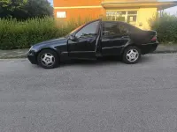 Gebraucht Mercedes C180 129 PS (94 kW) 2001 Andere farben Limousine