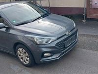 Gebraucht Hyundai i20 Select 75 PS (55 kW) 2019 Braun Kleinwagen