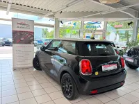 Gebraucht Mini Cooper SE Classic 135 kW (184 PS) 2023 Schwarz Kleinwagen