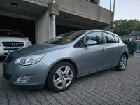 Gebraucht Opel Astra 116 PS (85 kW) 2011 Grau Limousine