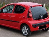 Gebraucht Peugeot 107 Active 68 PS (50 kW) 2012 Rot Kleinwagen