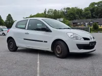 Gebraucht Renault Clio II 75 PS (55 kW) 2009 Weiß Limousine