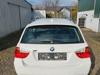 Gebraucht BMW 320 163 PS (119 kW) 2008 Weiß Kombi